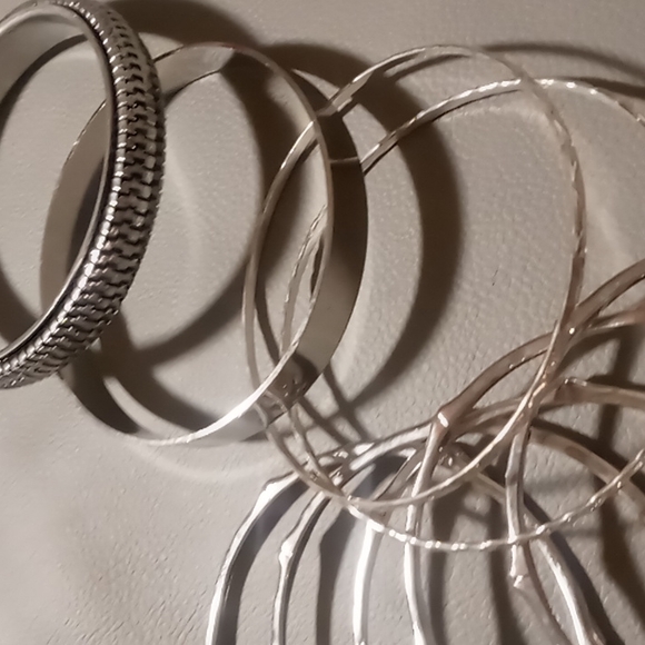 11 bangle bracelets all different types. Silver tone bamboo shape, woven,etched. - Picture 4 of 6